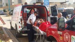  بالصور: إصابة متوسطة لعامل من القدس سقط من علو في مدينة الرملة 